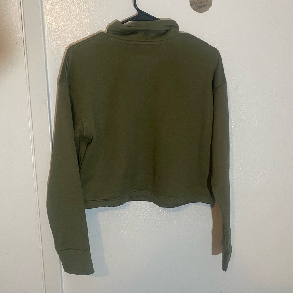 New Balance Forest Green Cropped Top - Picture 5 of 5